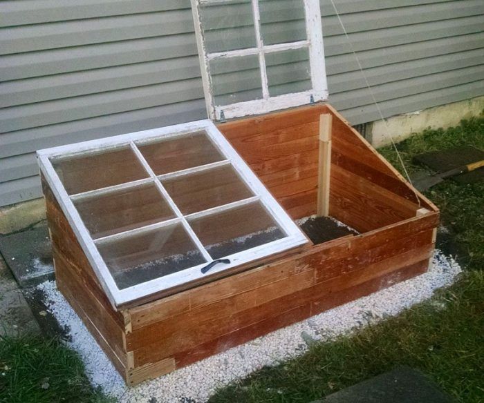 Greenhouse na gawa sa kahoy