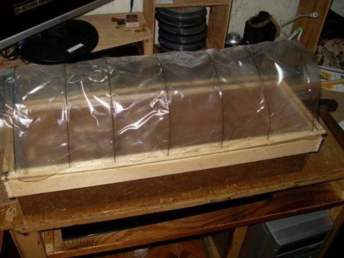 Mini greenhouse para sa balkonahe