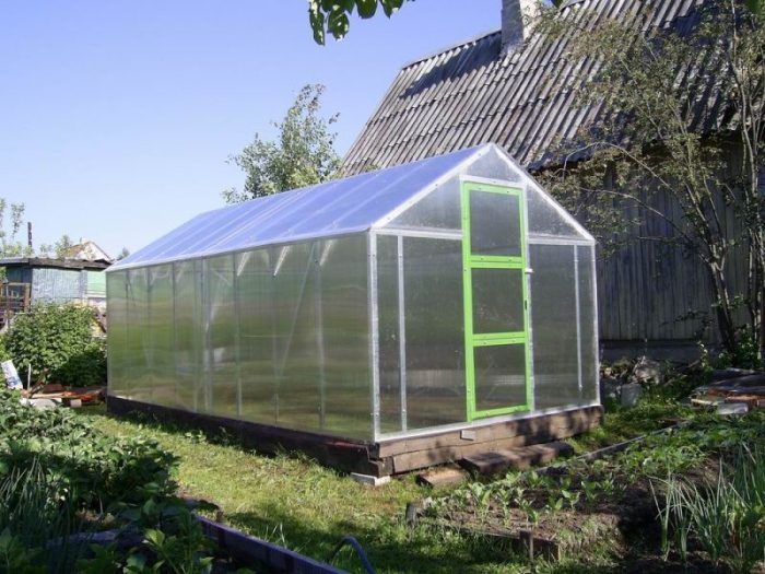 Greenhouse na may gable