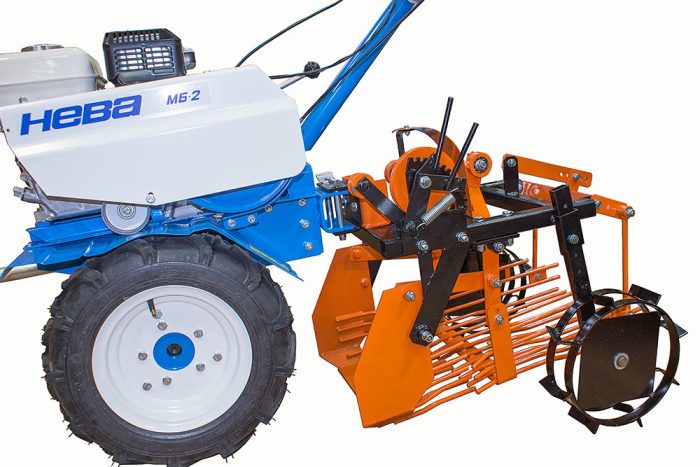 Nag-vibrate (rumble) na panghuhukay ng patatas na Tselina KVM-01 para sa isang walk-behind tractor