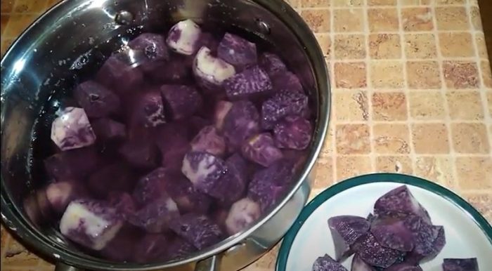 Pinakuluang patatas na kakaiba