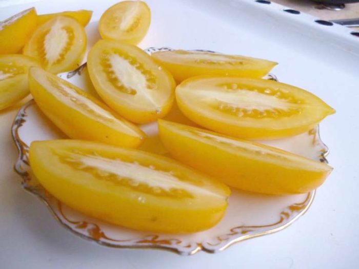 Mga Paa ng Saging, Mga Prutas ng Kamatis