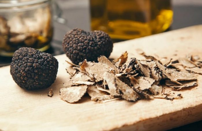 Mga pinagkataman ng kabute ng truffle