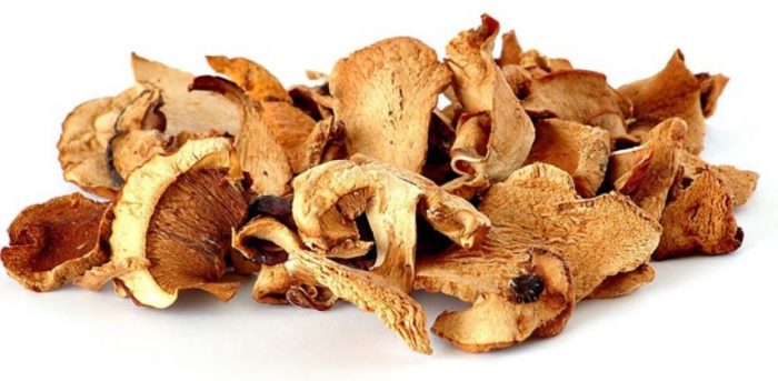 Pinatuyong mga chanterelle