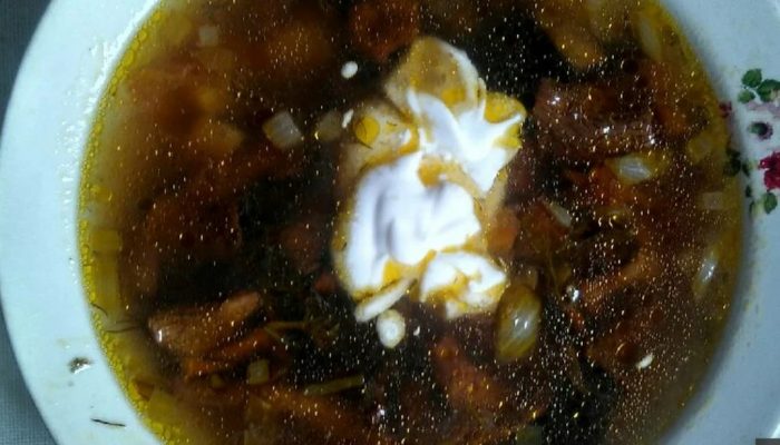 Itim na sopas ng chanterelle