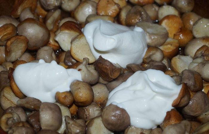 Magdagdag ng sour cream