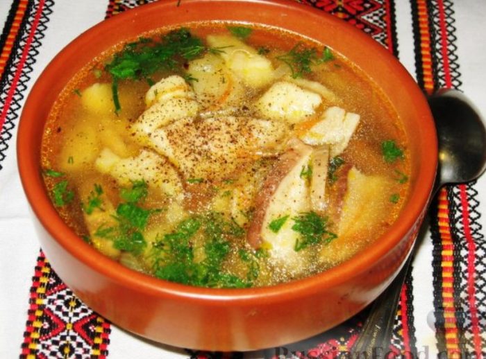 mga kabute na porcini na may dumplings