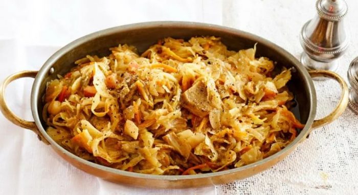 Sauerkraut na may mga porcini mushroom