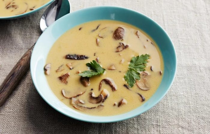 Cream na sopas na may mga honey mushroom