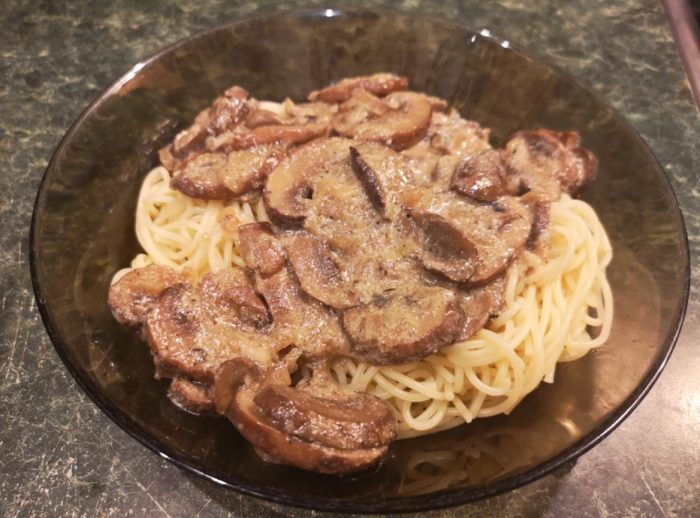 Mga Champignon at spaghetti