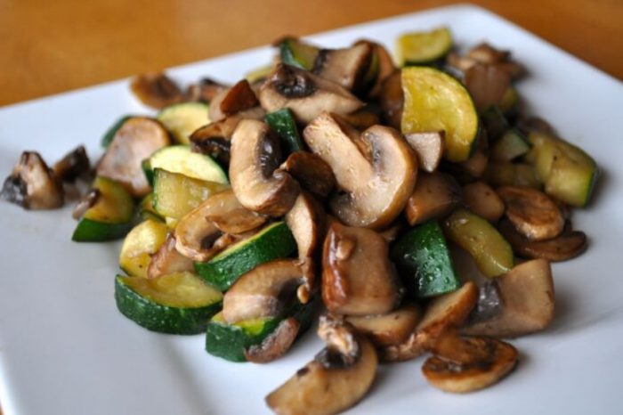 Zucchini at champignon