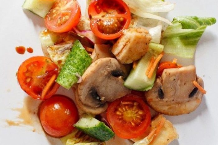 Salad na may keso Adyghe