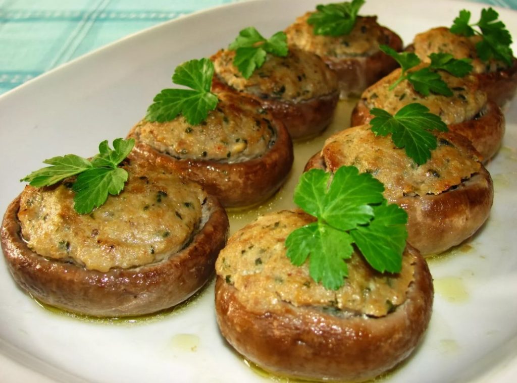 Mga pinalamanang champignon