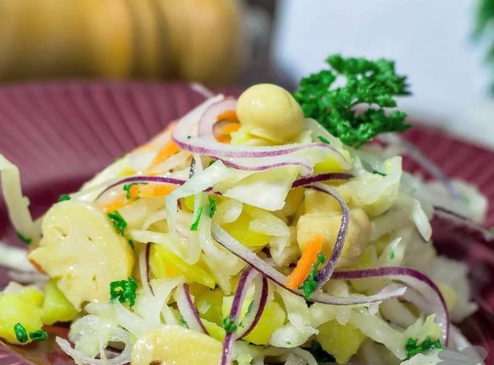 Sauerkraut at mga champignon