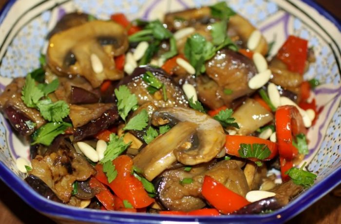 Mga Champignon na may mga gulay