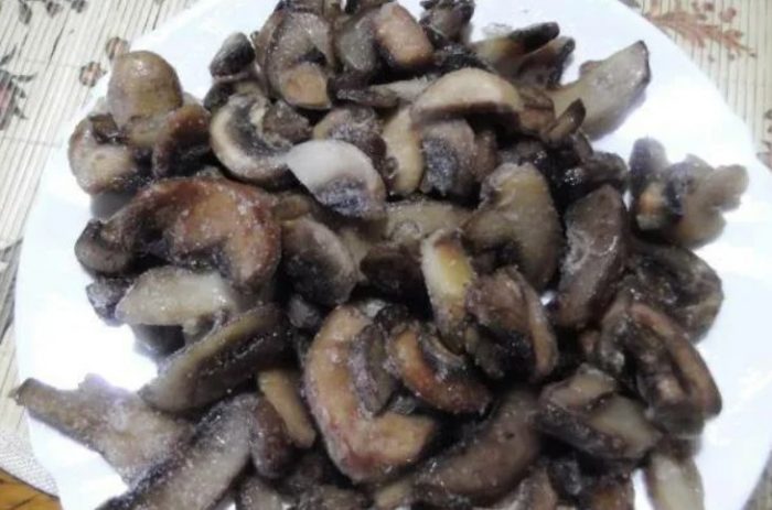 Mga champignon na pinaitim