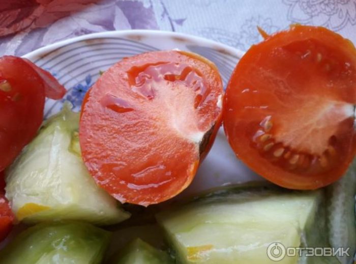 Salad na may mga kamatis