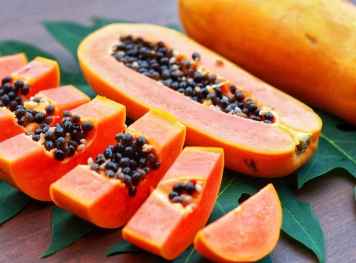 Prutas ng papaya sa cross section