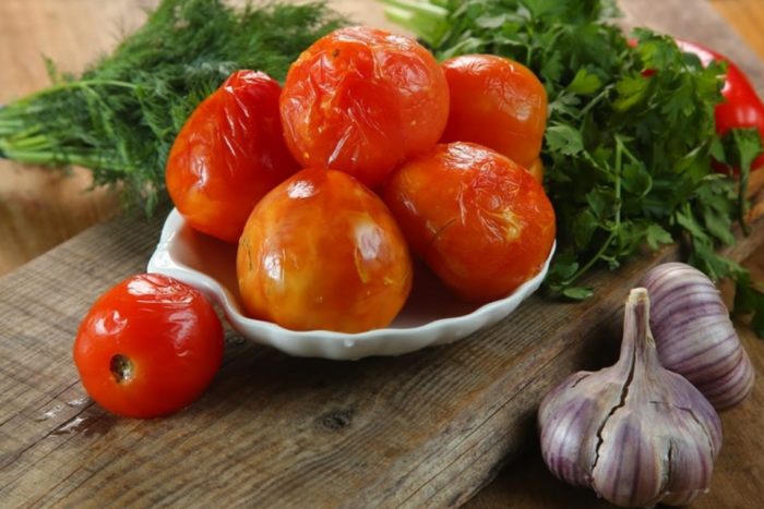 Cà chua muối, giống như cà chua thùng.